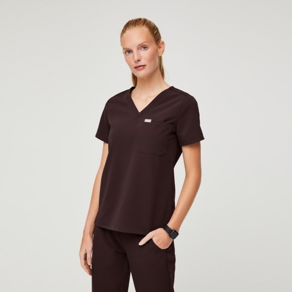 Figs technical collection scrub top